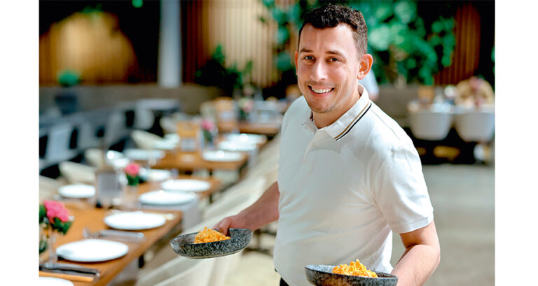 Raphael Steinhart ist Head of Hospitality in der Betriebsgastronomie von Hugo Boss