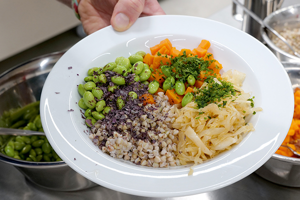 Perfekt als Topping sind getrocknete Dulse, eine Rotalge, sowie Meersalat, die einzige Grünalge, die gastronomisch relevant ist.