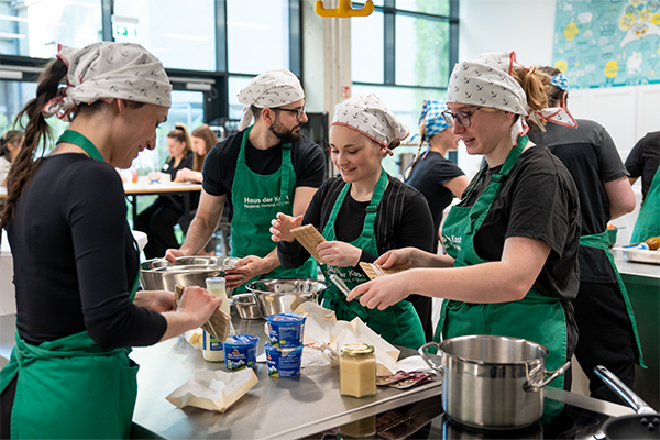 Fleißige Gruppenarbeit im Haus der Kost, dem Veranstaltungsort von Radikal Bio-regional