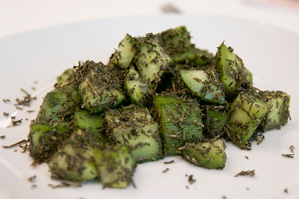 Gurken gewälzt in Quellersalz 