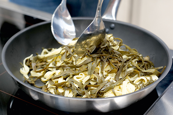 Meeresspaghetti im Duo mit klassischen Spaghetti