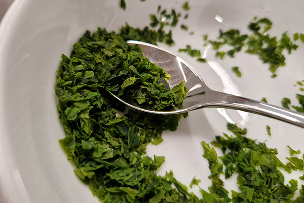 Die Grünalge Meersalat eignet sich als Topping.
