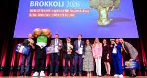 Goldener Brokkoli 2026 der HGK - Bild der Gewinner mit ihren Laudatoren.