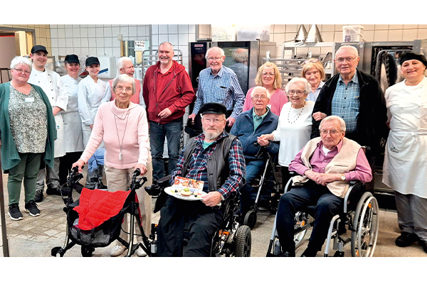 Gruppenfoto nach einer Küchenparty im Martineum