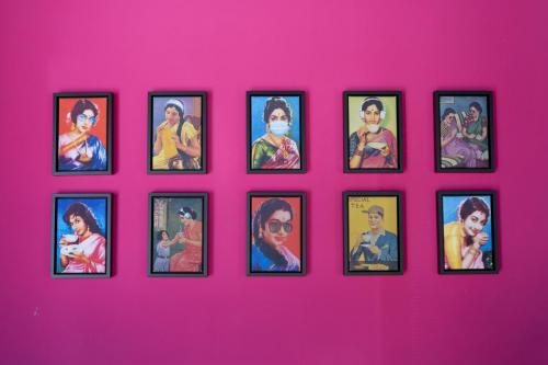 Typisch indische Motive im Pop-Art-Design zieren die Wände des Mr. Chai Wala.