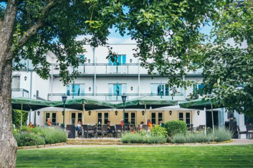 Das Ringhotel Drei Birken liegt im Kurort Bad Rothenfelde im Osnabrücker Land, eingebettet in die beeindruckende Naturkulisse des Teutoburger Waldes.